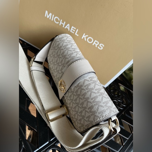 ❌SOLD❌NWT Michael Kors Greenwich Logo Sling Crossbody Bag - Picture 6 of 11